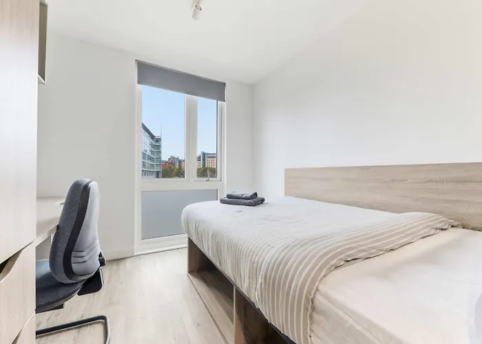 Brand New Student Only Ensuites In Leeds * Elland