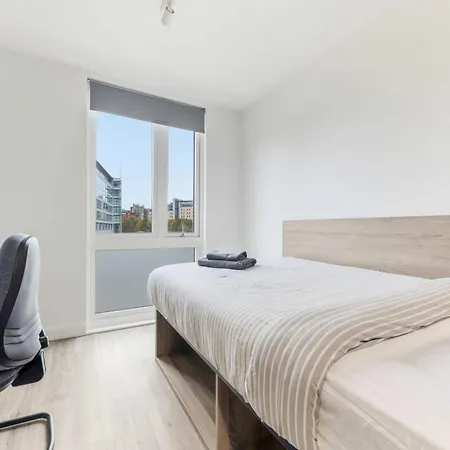 Brand New Student Only Ensuites In Leeds * Elland