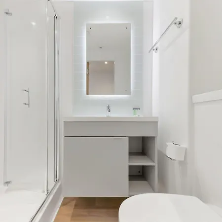 Brand New Student Only Ensuites In Holiday home